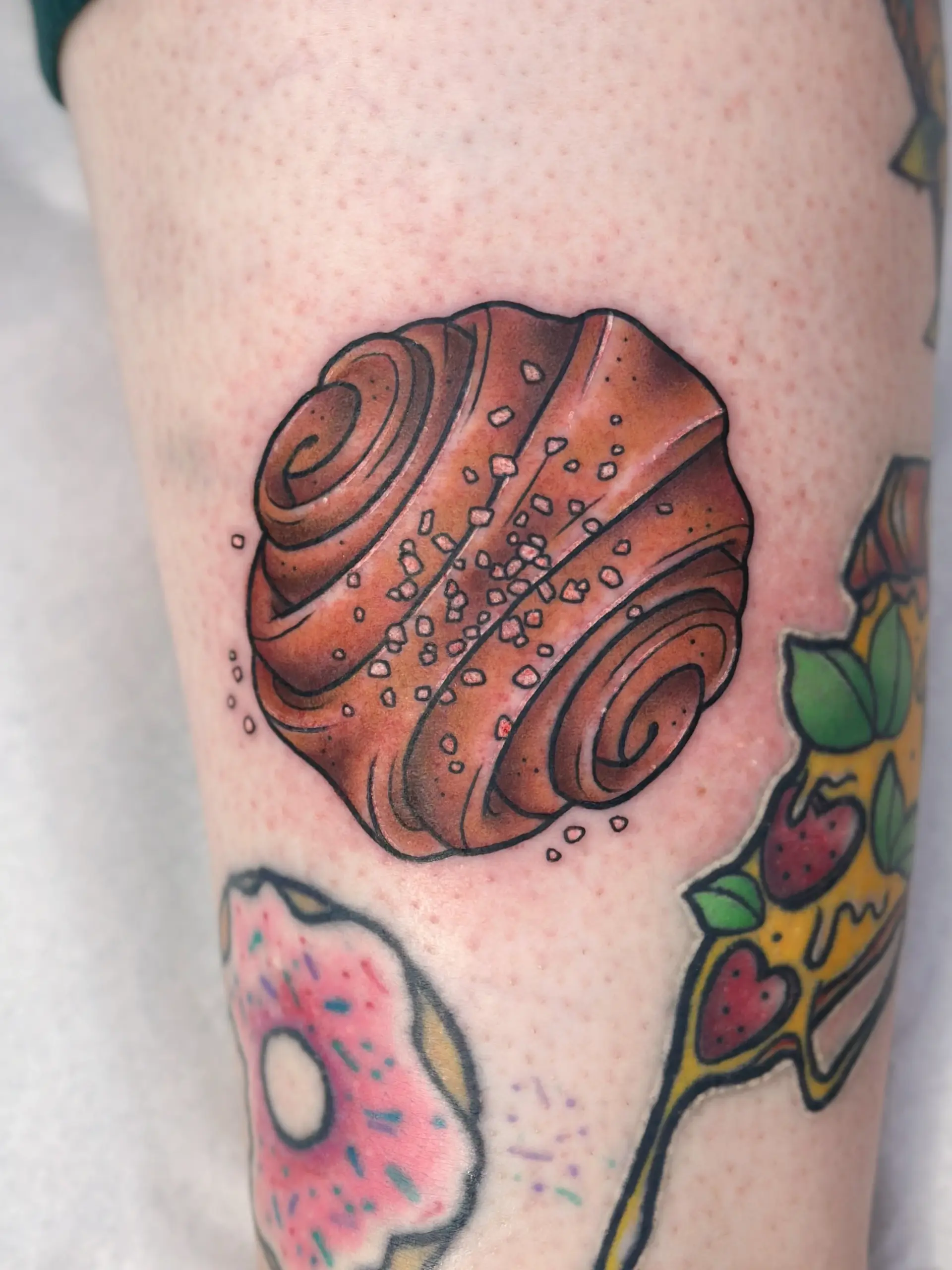 korvapuusti-tatuointi-neotraditional-