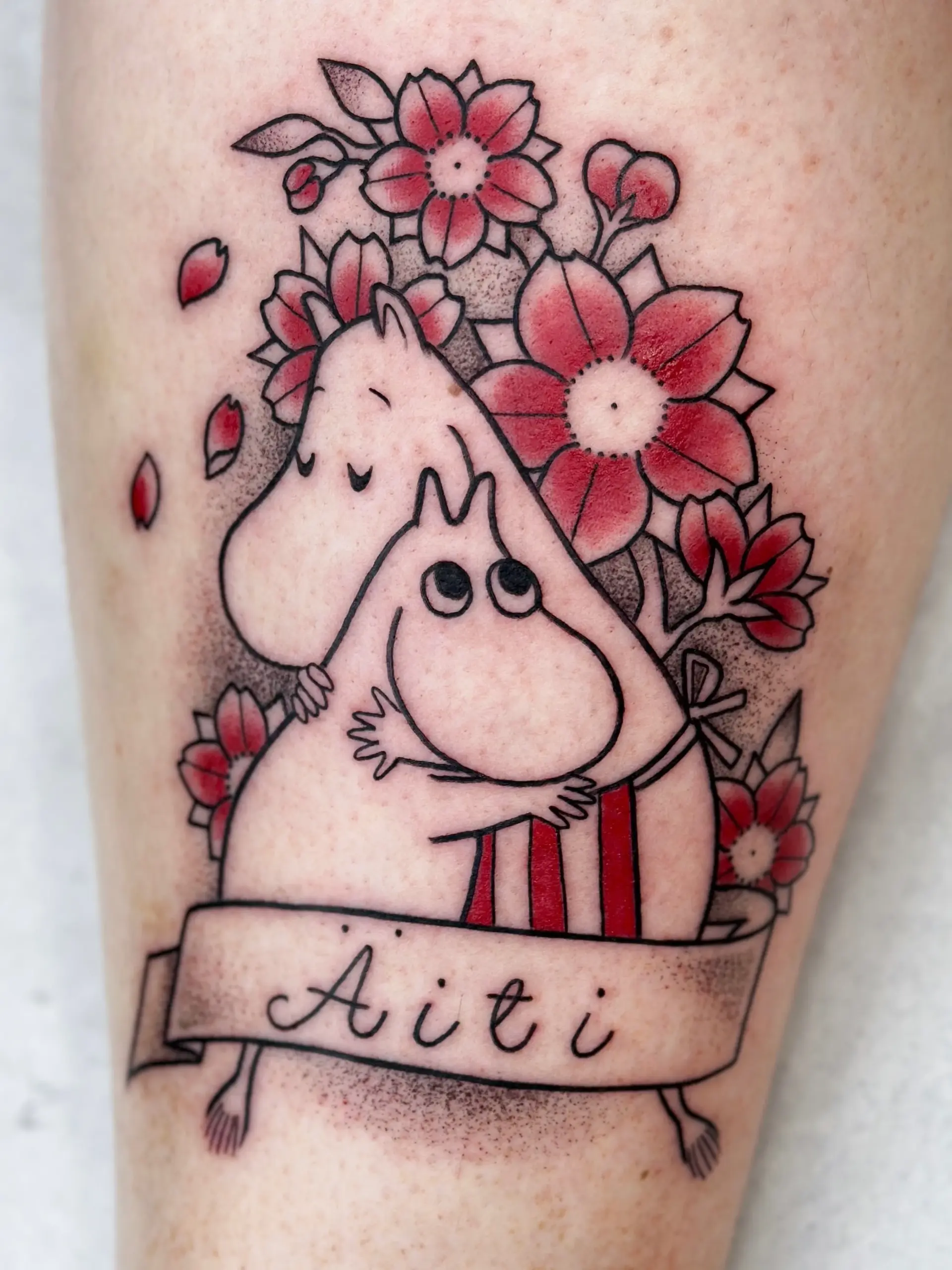 muumi-tatuointi-muumimamma-muumipeikko-neotraditional