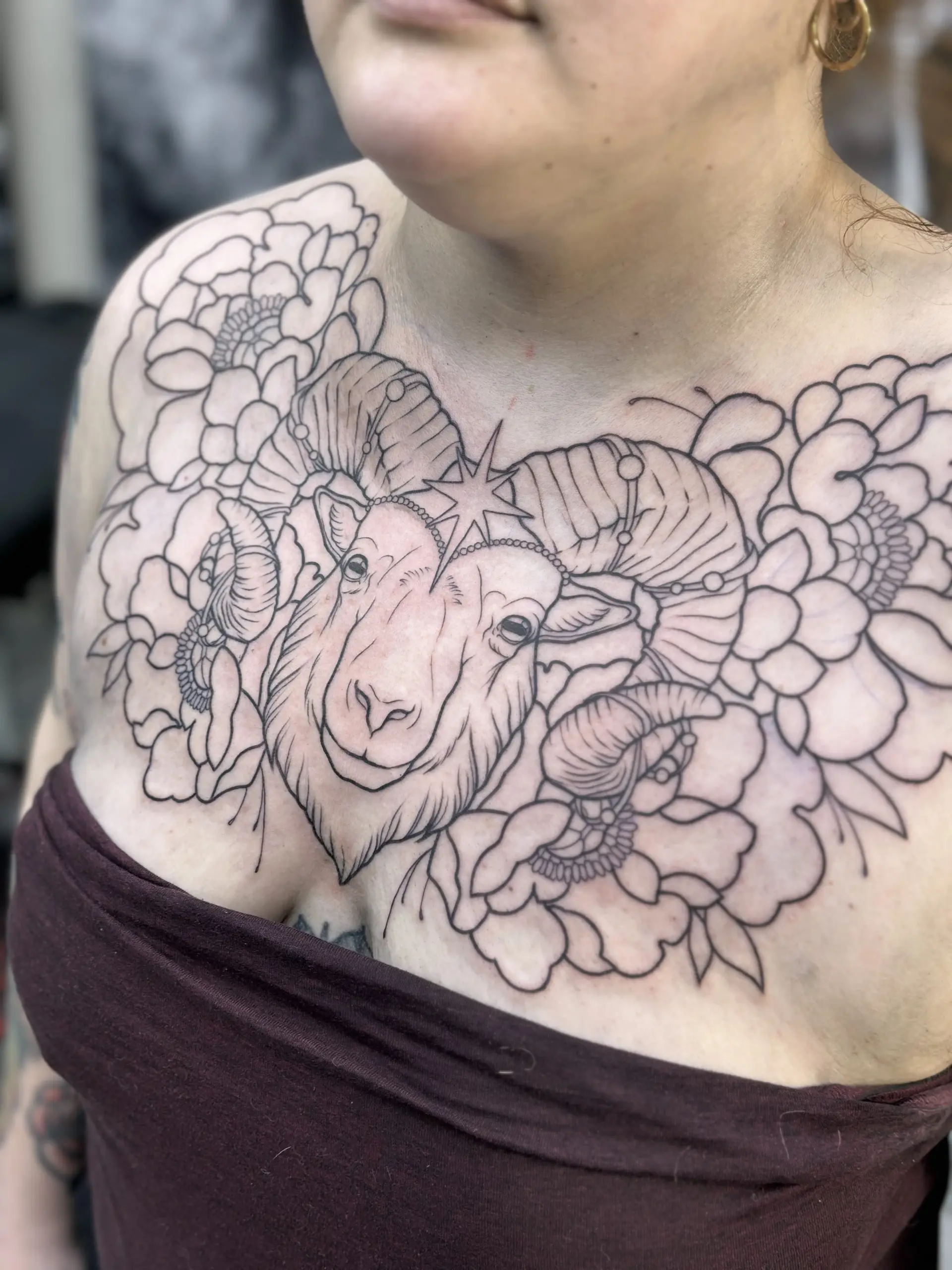 rinta-tatuointi-neotraditional-oinas-pioni