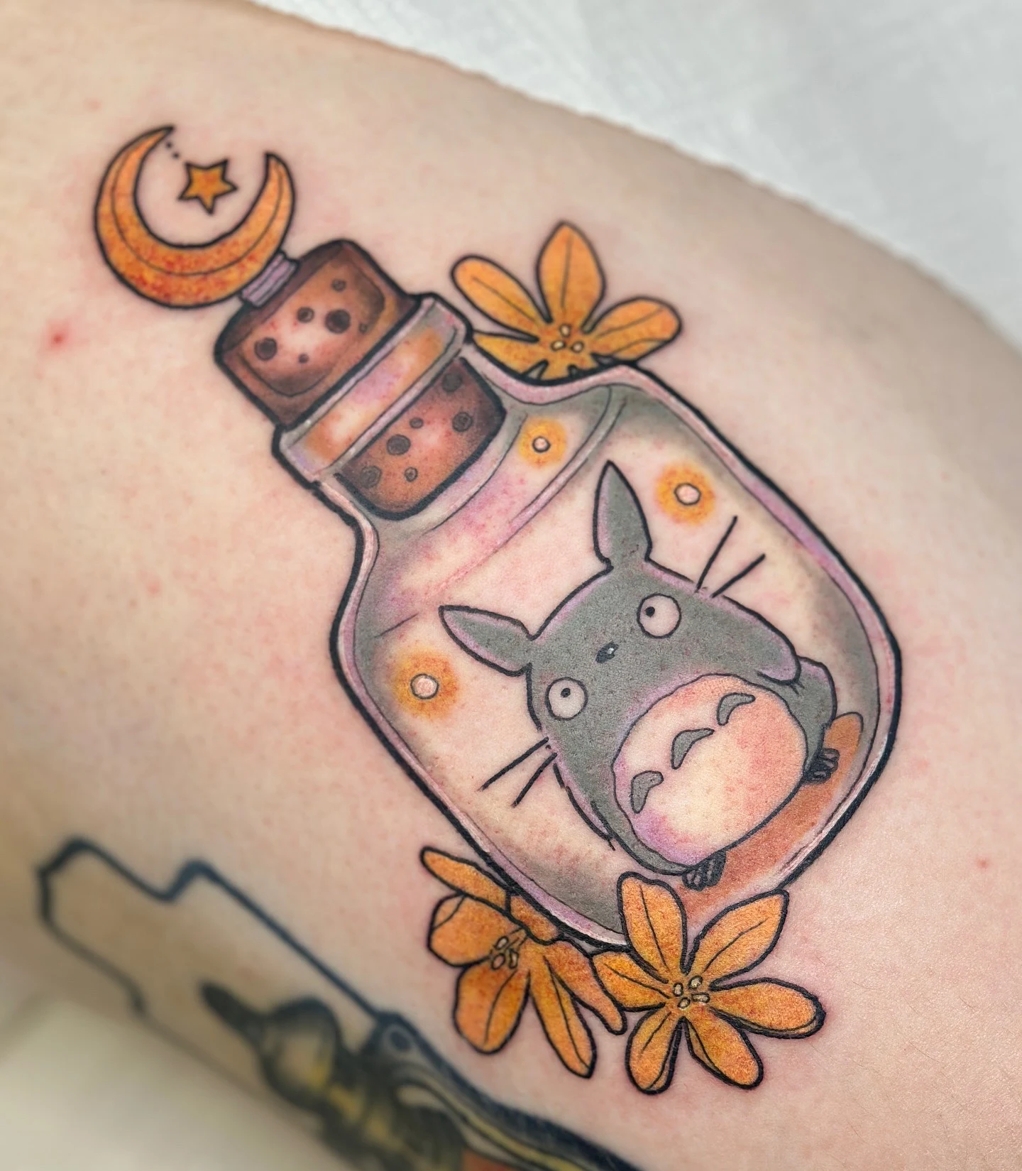 tatuointi-neotraditional-ghibli-totoro-purkissa