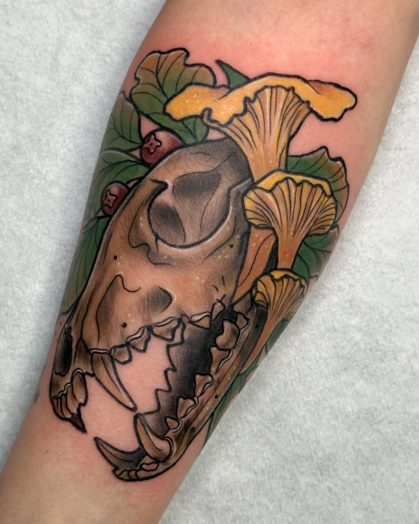 tatuointi-neotraditional-kettu-paakallo-kantarelli-luonto