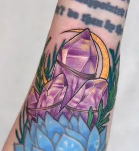 tatuointi-neotraditional-kristalli-kuu