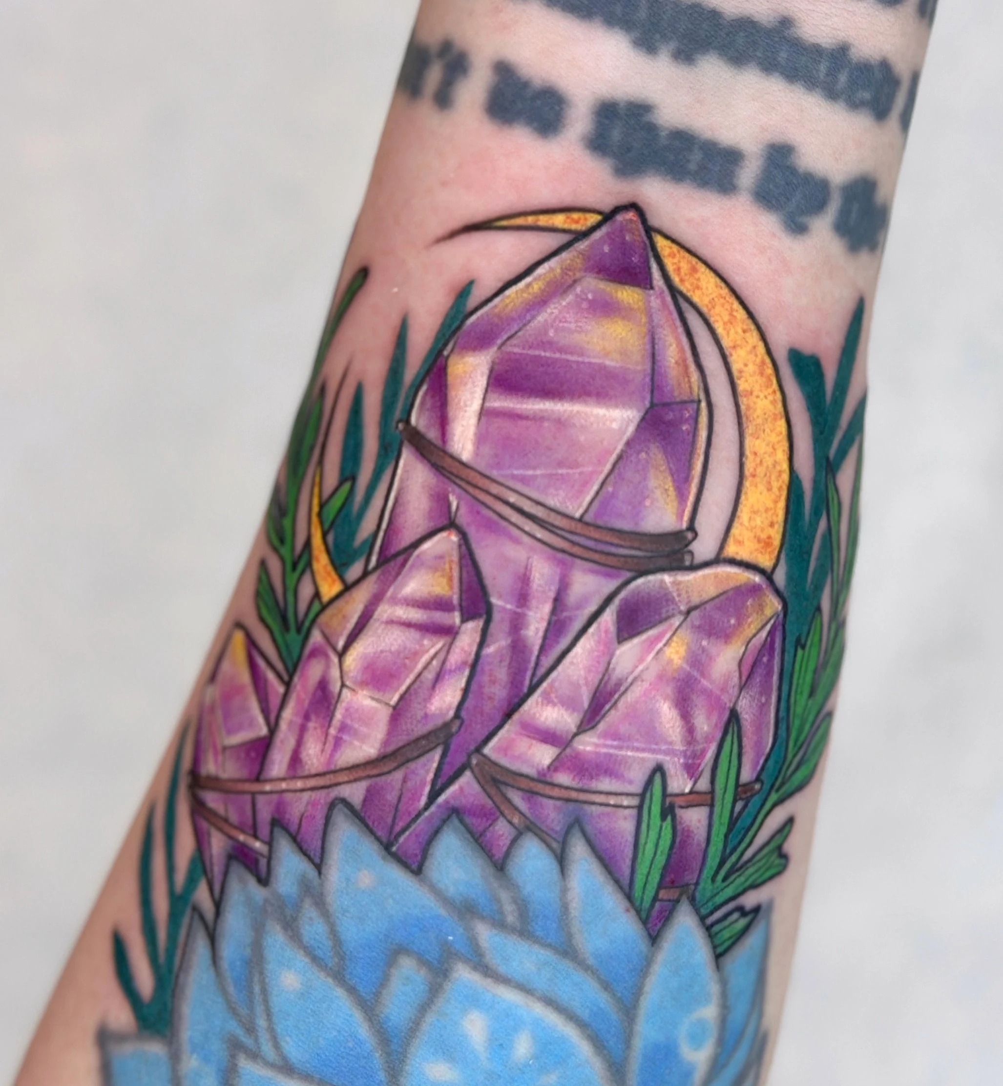 tatuointi-neotraditional-kristalli-kuu
