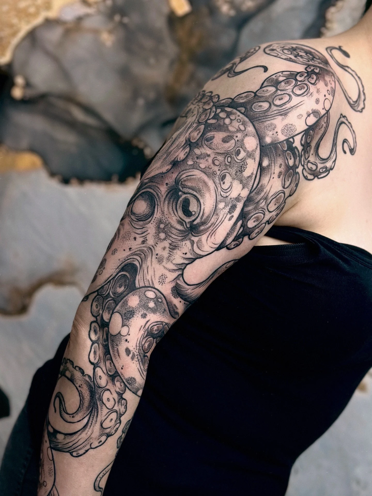 tatuointi-neotraditional-mustekala