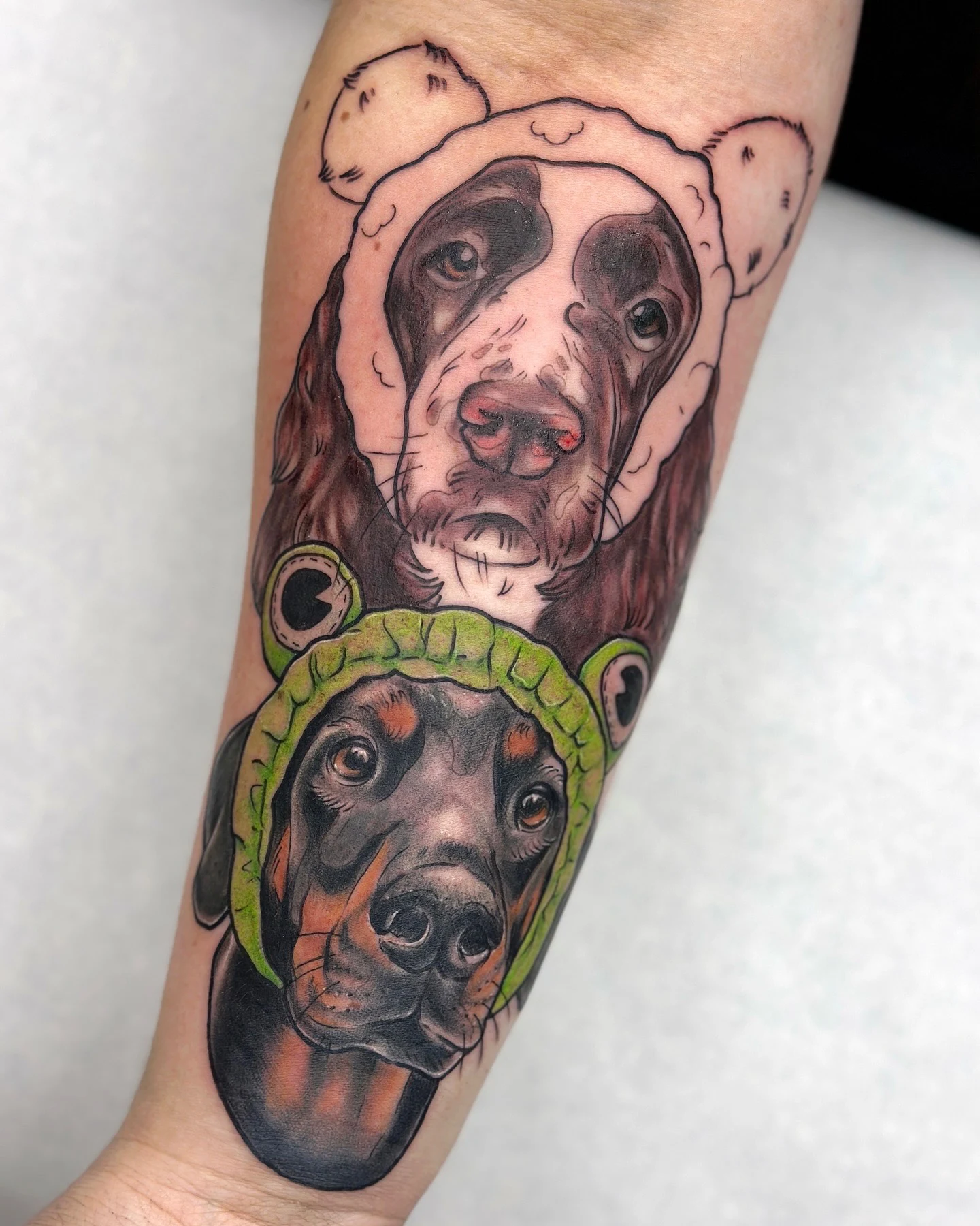 tatuointi-neotraditional-spanieli-dopermanni-hassu-hattu