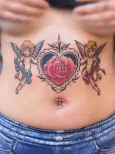 tatuointi-neotraditional-sternum-enkeli-sydan-ruusu.