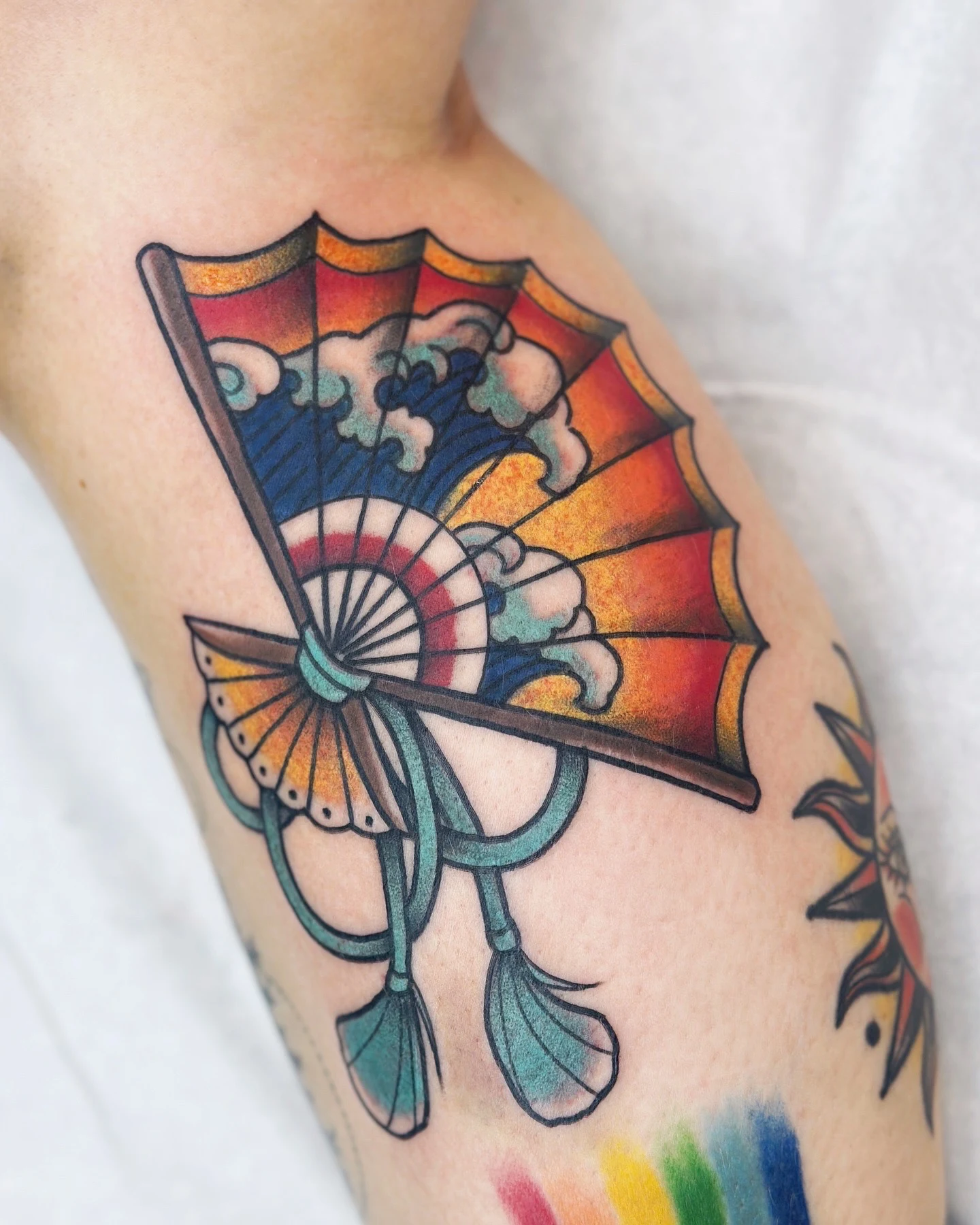 tatuointi-neotraditional-viuhka-japani-aalto.