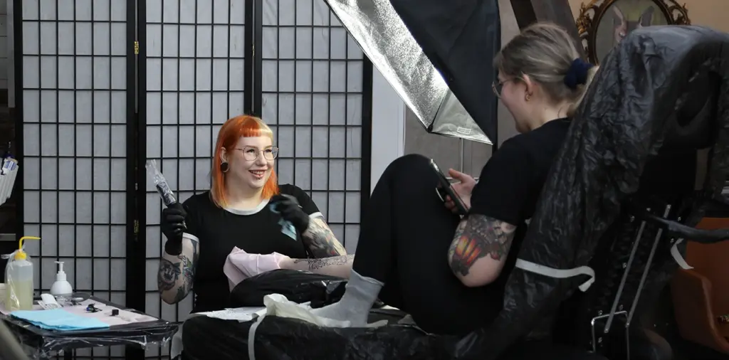 tatuointistudiossa